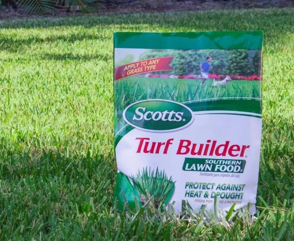 4. Scotts Turf Builder Southern Lawn Food