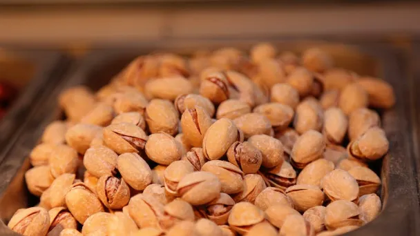 Health Benefits of Pistachios - Nutrition Facts & How Does It Work